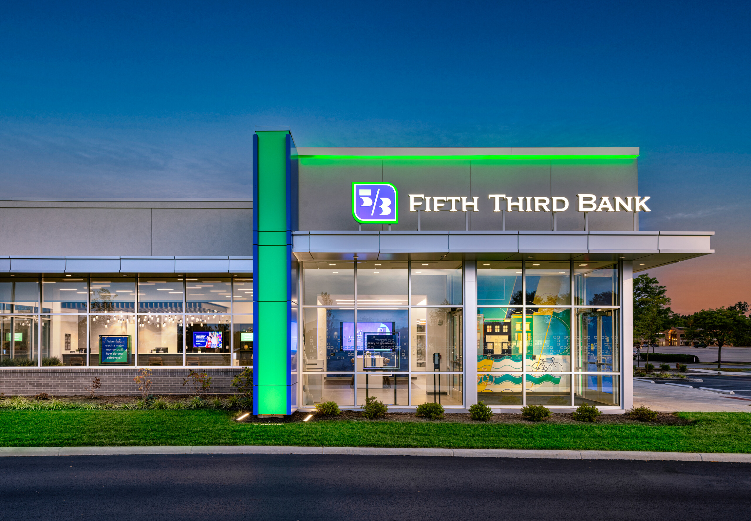 Fifth Third Bank New Prototype Branch - HEAPY